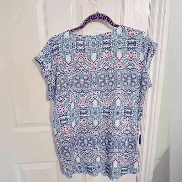 Express Patterned Blouse - Picture 2 of 3